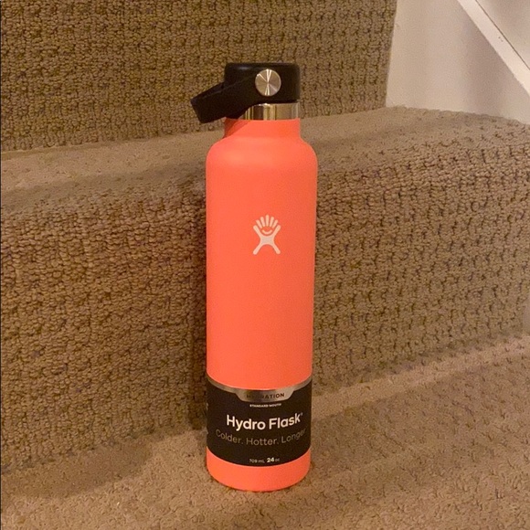 Hydro Flask Accessories - Bnwt coral 24oz Hydro Flask with flex cap.